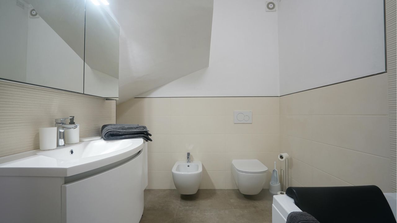 bathroom bathroom